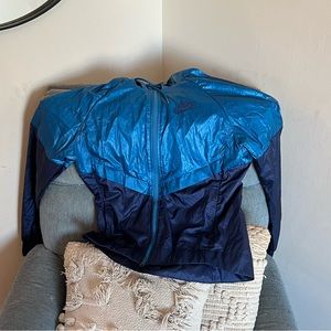 Woman’s Nike windbreaker size S